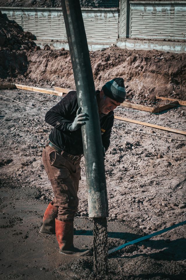 Slab pour from the chute
